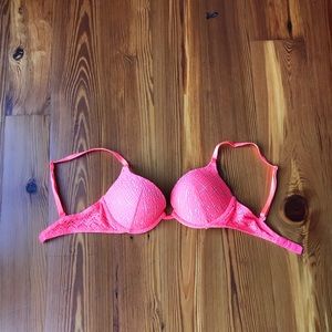 VS pink bra